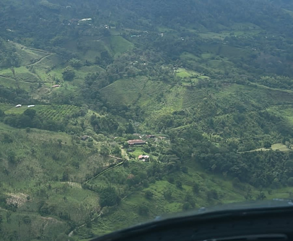 El general William René Salamanca informó que en área montañosa del sur de Antioquia ubicaron el Black Hawk 0614, tripulado por el mayor Juan Morales, capitán César Rodríguez y subintendentes Rafael González y Feder Celis. El general William René Salamanca informó que en área montañosa del sur de Antioquia ubicaron el Black Hawk 0614, tripulado por el mayor Juan Morales, capitán César Rodríguez y subintendentes Rafael González y Feder Celis.
