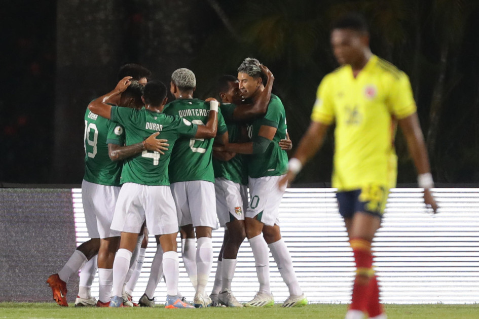 Con dos goles de José Briceño, Bolivia selló la vergonzosa participación de Colombia en el Campeonato Preolímpico. Con dos goles de José Briceño, Bolivia selló la vergonzosa participación de Colombia en el Campeonato Preolímpico.