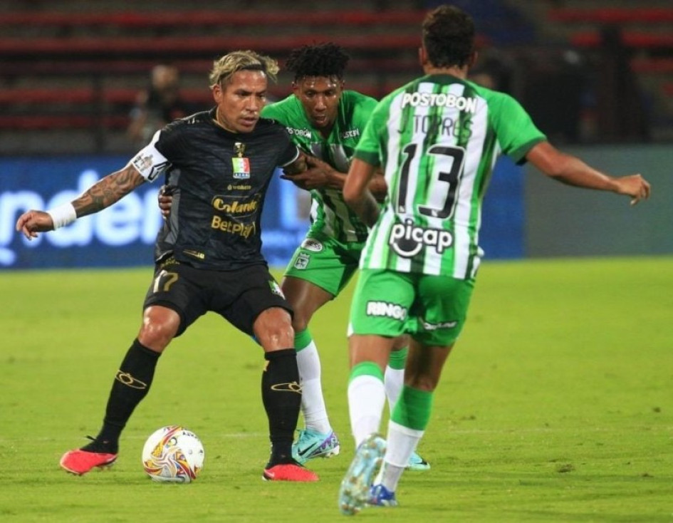 Dayro Moreno volvió a marcar anoche y el Once Caldas empató 1-1 con el Atlético Nacional en el estadio Atanasio Girardot. Dayro Moreno volvió a marcar anoche y el Once Caldas empató 1-1 con el Atlético Nacional en el estadio Atanasio Girardot.