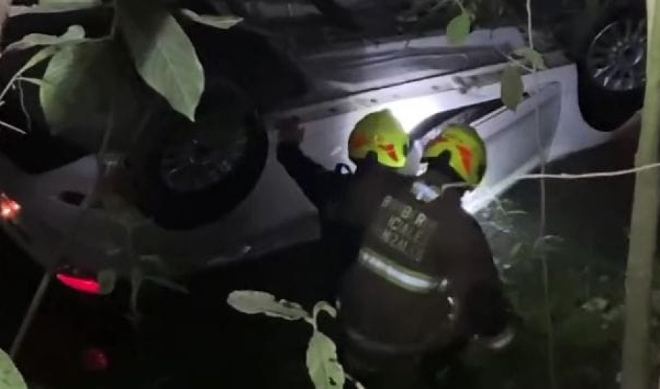 carro-cayó-a-la-quebrada-minitas-una-mujer-lesionada carro-cayó-a-la-quebrada-minitas-una-mujer-lesionada