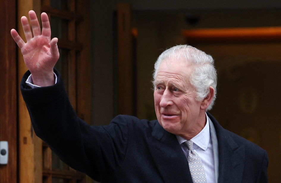 El rey Carlos III salió de la clínica de Londres, Reino Unido, el lunes de la semana pasada. El rey Carlos III abandonó el hospital tras un tratamiento de próstata. El rey Carlos III salió de la clínica de Londres, Reino Unido, el lunes de la semana pasada. El rey Carlos III abandonó el hospital tras un tratamiento de próstata.