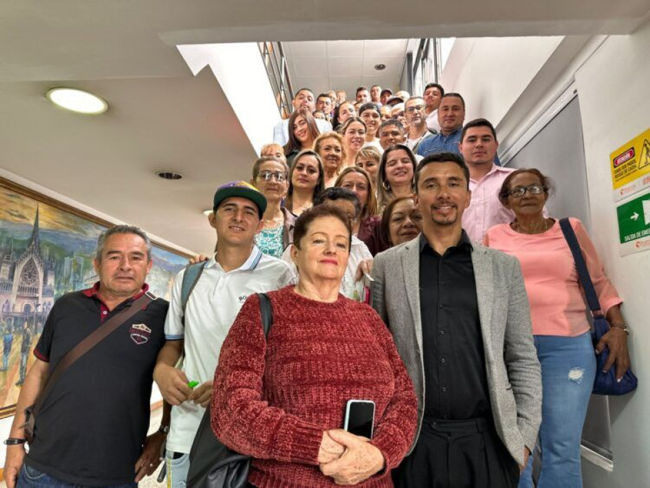 No es un sueldo lo que recibirán, les pagarán por las sesiones que realicen y a las que asistan los ediles. La Ley 2086 del 4 de marzo del 2021 faculta a los alcaldes a pagar a los ediles hasta 2 Unidades de Valor Tributario (UVT) por asistir a cada una de las sesiones plenarias y comisiones. En Manizales reciben el pago desde el 2022. No es un sueldo lo que recibirán, les pagarán por las sesiones que realicen y a las que asistan los ediles. La Ley 2086 del 4 de marzo del 2021 faculta a los alcaldes a pagar a los ediles hasta 2 Unidades de Valor Tributario (UVT) por asistir a cada una de las sesiones plenarias y comisiones. En Manizales reciben el pago desde el 2022.