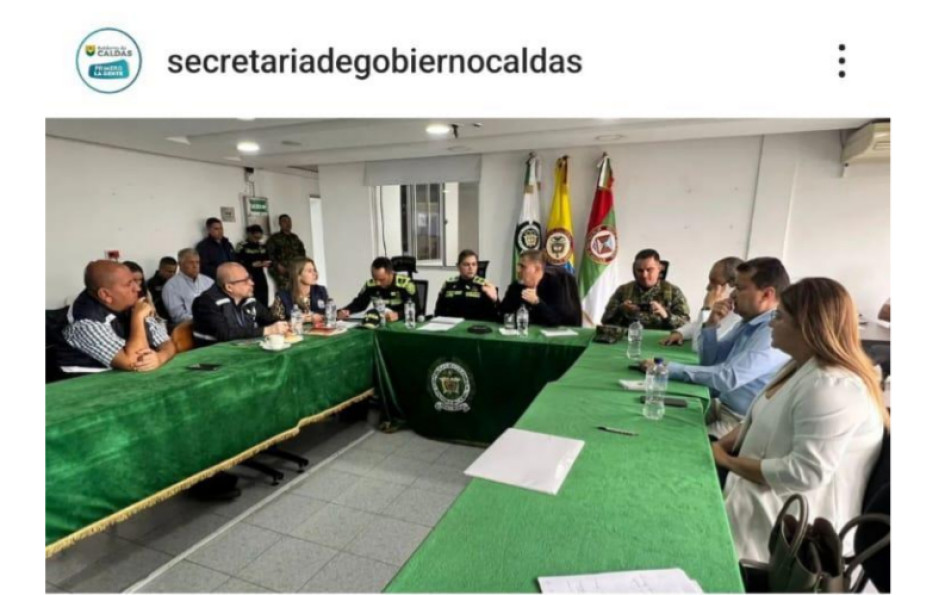 Los denunciantes aseguran que en el registro fotográfico de la reunión, no aparece Luis Carlos Velásquez. Los denunciantes aseguran que en el registro fotográfico de la reunión, no aparece Luis Carlos Velásquez.