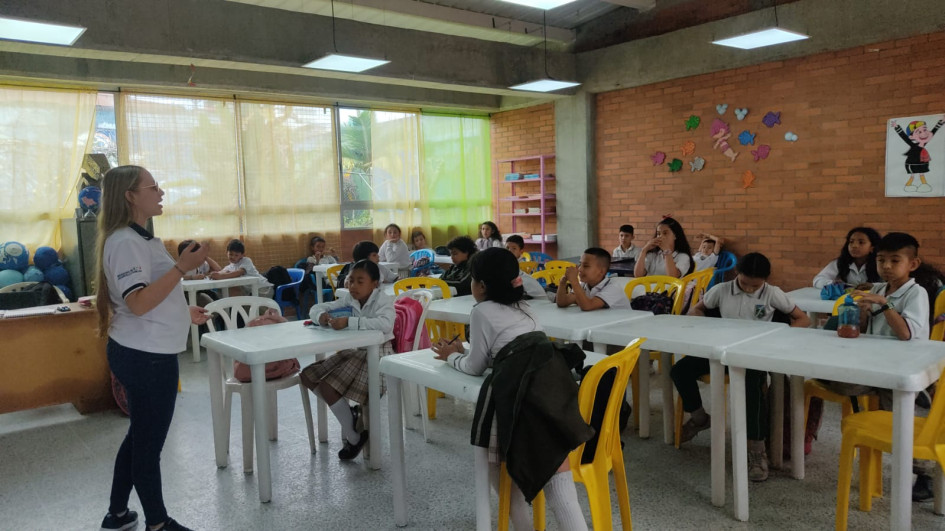Familia escuela “un escenario para el encuentro” es el nuevo proyecto que se desarrolla en la Institución Educativa Jaime Duque Grisales, de Villamaría. Familia escuela “un escenario para el encuentro” es el nuevo proyecto que se desarrolla en la Institución Educativa Jaime Duque Grisales, de Villamaría.