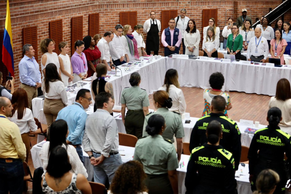 La vicepresidenta Francia Márquez lideró en Cali la III Sesión de la Mesa de Alto Nivel para la Prevención de Feminicidios y Otras Violencias Letales. La vicepresidenta Francia Márquez lideró en Cali la III Sesión de la Mesa de Alto Nivel para la Prevención de Feminicidios y Otras Violencias Letales.