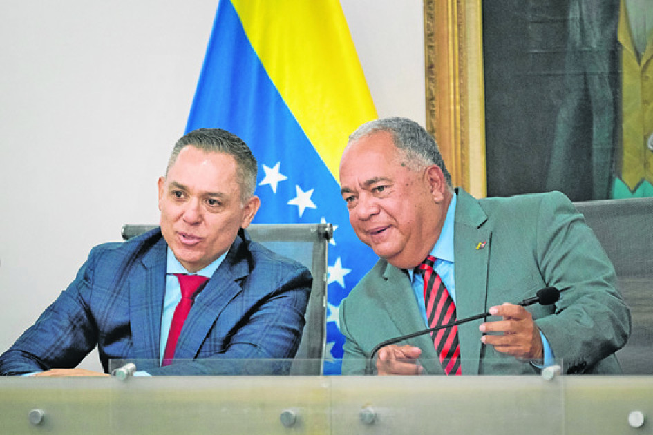 Foto | EFE | LA PATRIA El presidente del Consejo Nacional Electoral (CNE), Elvis Amoroso, junto con el rector, Carlos Quintero, anunciaron la fecha de los comicios venezolanos. Foto | EFE | LA PATRIA El presidente del Consejo Nacional Electoral (CNE), Elvis Amoroso, junto con el rector, Carlos Quintero, anunciaron la fecha de los comicios venezolanos.