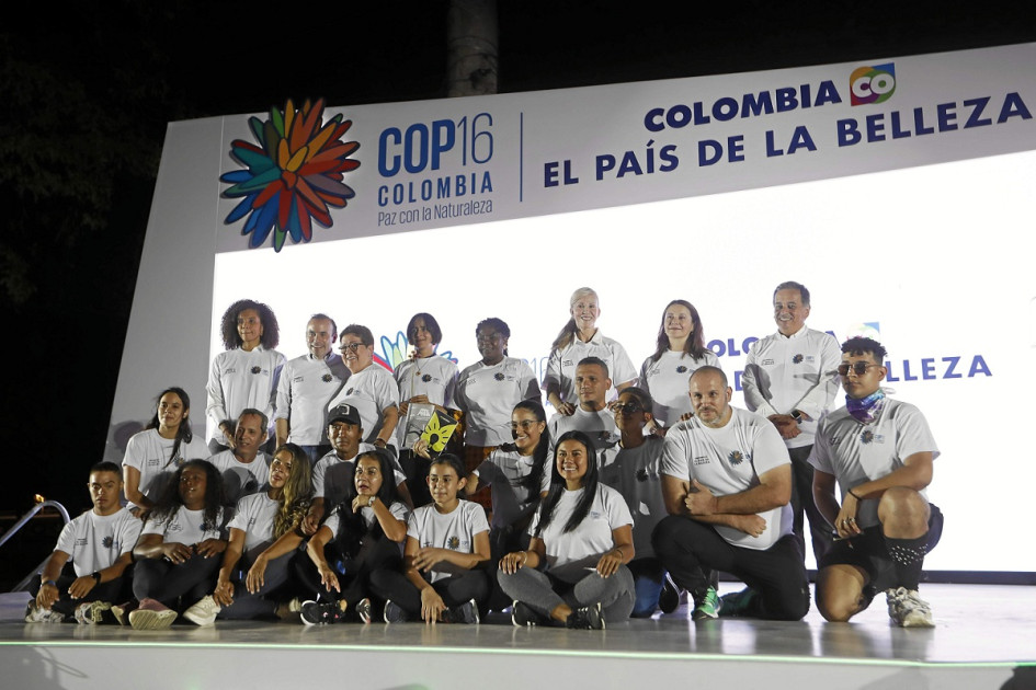 Foto | EFE | LA PATRIA La vicepresidenta, Francia Márquez; la ministra de Medio Ambiente, Susana Muhamad; la gobernadora del Valle del Cauca, Dilia Francisca Toro; y el alcalde de Cali, Alejandro Éder, participaron en el lanzamiento del logo de la COP16. Foto | EFE | LA PATRIA La vicepresidenta, Francia Márquez; la ministra de Medio Ambiente, Susana Muhamad; la gobernadora del Valle del Cauca, Dilia Francisca Toro; y el alcalde de Cali, Alejandro Éder, participaron en el lanzamiento del logo de la COP16.