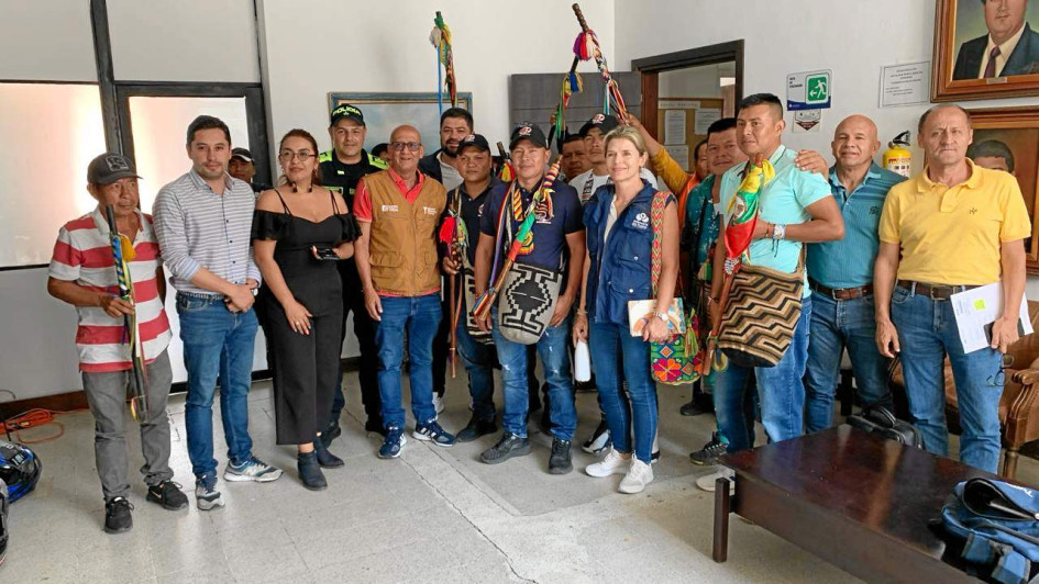 Fotos | Albeiro Rudas | LA PATRIA El alcalde de Anserma, Ómar Reina, reunido en la mesa de concertación con los representantes indígenas. Fotos | Albeiro Rudas | LA PATRIA El alcalde de Anserma, Ómar Reina, reunido en la mesa de concertación con los representantes indígenas.