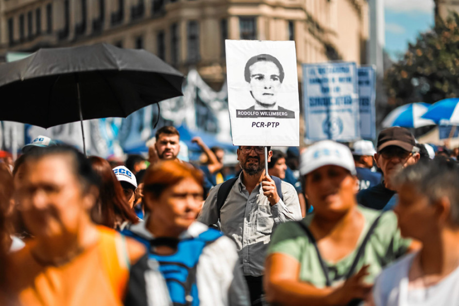 Foto | EFE | LA PATRIA Manifestantes marcharon ayer en el Día de la Memoria en Buenos Aires (Argentina). Foto | EFE | LA PATRIA Manifestantes marcharon ayer en el Día de la Memoria en Buenos Aires (Argentina).