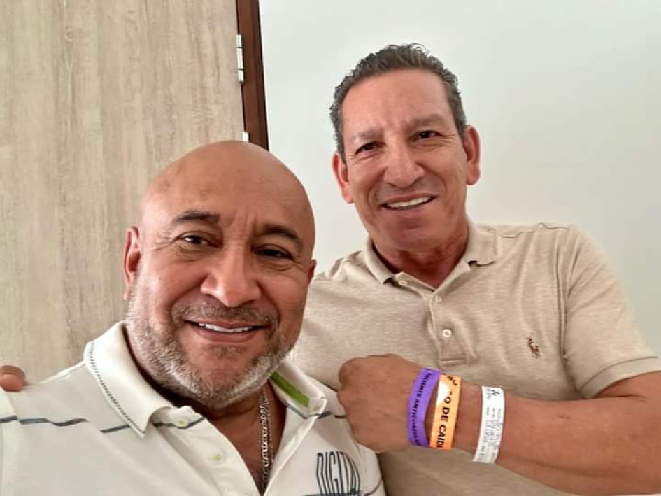 Hernán Gómez (derecha), al lado del empresario de artistas Sergio Zapata. Hernán Gómez (derecha), al lado del empresario de artistas Sergio Zapata.