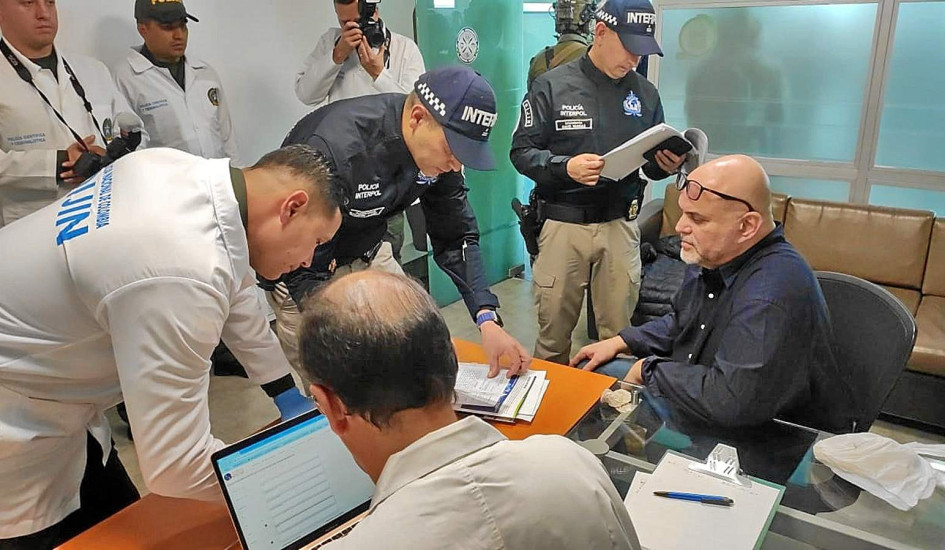Foto | cedida por la Policía de Colombia | LA PATRIA El exjefe paramilitar Salvatore Mancuso, quien fue comandante de las Autodefensas Unidas de Colombia (Auc), tras su llegada de Estados Unidos. Foto | cedida por la Policía de Colombia | LA PATRIA El exjefe paramilitar Salvatore Mancuso, quien fue comandante de las Autodefensas Unidas de Colombia (Auc), tras su llegada de Estados Unidos.