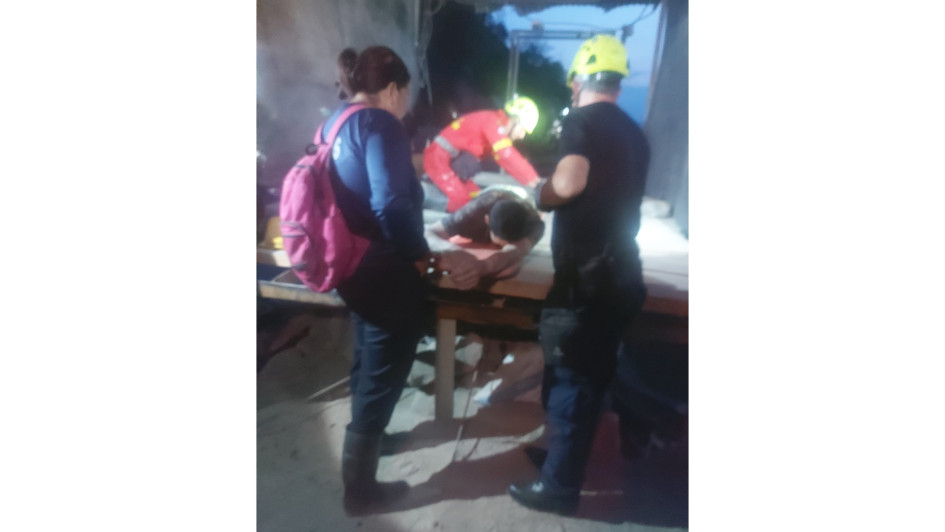 El Cuerpo de Bomberos de Marmato atendió el accidente, en la mina La Leona. El Cuerpo de Bomberos de Marmato atendió el accidente, en la mina La Leona.