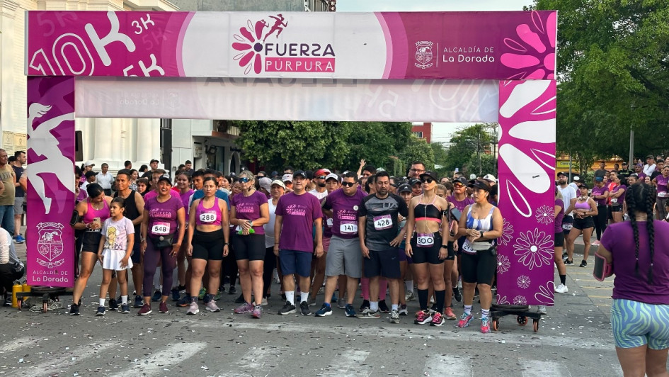 Mujeres y hombres llenaron las calles del puerto caldense con la carrera "Fuerza Púrpura". Mujeres y hombres llenaron las calles del puerto caldense con la carrera "Fuerza Púrpura".
