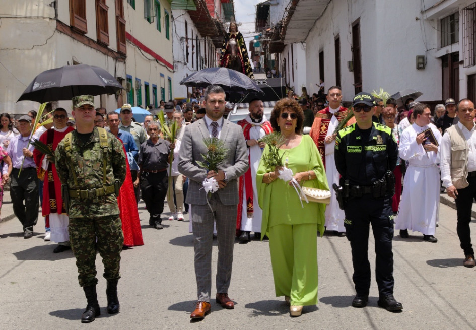 El Domingo de Ramos, autoridades civiles, militares y eclesiásticas presidieron la procesión en Salamina, un recordatorio de que la paz es parte de cualquier católico. El Domingo de Ramos, autoridades civiles, militares y eclesiásticas presidieron la procesión en Salamina, un recordatorio de que la paz es parte de cualquier católico.
