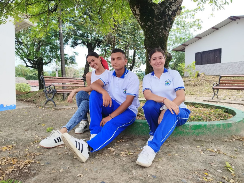 Valery Morales, presidenta estudiantil; Yunior Casasbuenas, contralor escolar, y Luz Alexandra Herrera, personera escolar. Valery Morales, presidenta estudiantil; Yunior Casasbuenas, contralor escolar, y Luz Alexandra Herrera, personera escolar.