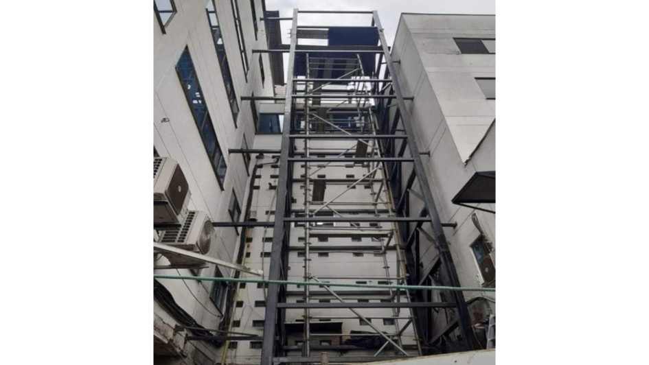 Uno de los compromisos de la Clínica Ospedale para la reapertura de su servicio de urgencias es la instalación de un nuevo ascensor, que se ubicaría en el espacio que se aprecia en la imagen. Uno de los compromisos de la Clínica Ospedale para la reapertura de su servicio de urgencias es la instalación de un nuevo ascensor, que se ubicaría en el espacio que se aprecia en la imagen.