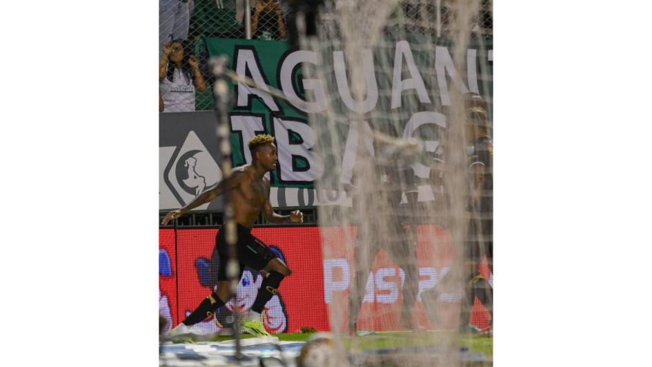 El extremo Gustavo Torres marcó el único tanto del partido. El extremo Gustavo Torres marcó el único tanto del partido.
