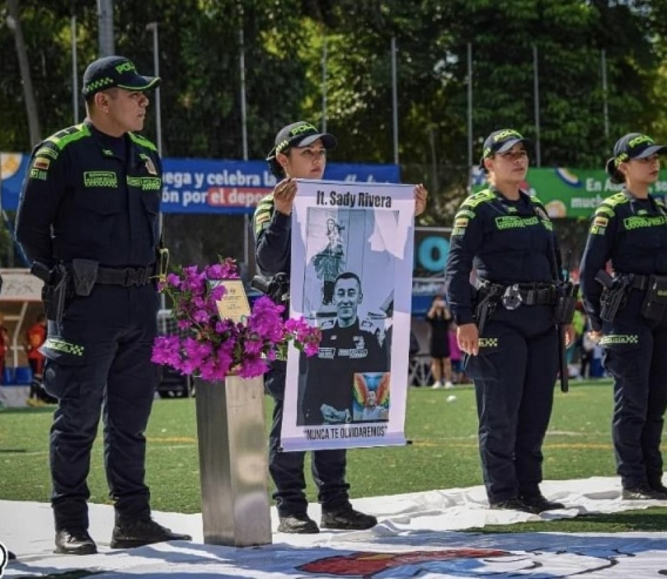 En la final del Torneo Reyes Magos de fútbol aficionado en Aranjuez (Manizales) se rindió homenaje póstumo a Sady Rivera, quien comandaba el CAI del barrio. En la final del Torneo Reyes Magos de fútbol aficionado en Aranjuez (Manizales) se rindió homenaje póstumo a Sady Rivera, quien comandaba el CAI del barrio.