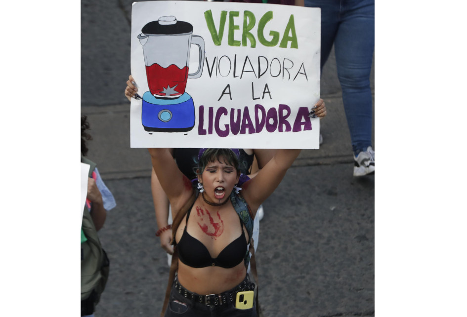 Cientos de mujeres marchan en Colombia para reivindicar derechos y exigir vivir sin violencia, algunas de las manifestantes enviaron mensajes contundentes. Cientos de mujeres marchan en Colombia para reivindicar derechos y exigir vivir sin violencia, algunas de las manifestantes enviaron mensajes contundentes.