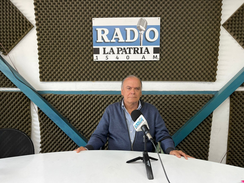 Albeiro Valencia Llano es el historiador y escritor encargado de la conferencia de Ana Joaquina Cárdenas del Ciclo de Escritoras Centenarias del Gran Caldas, etapa II. Albeiro Valencia Llano es el historiador y escritor encargado de la conferencia de Ana Joaquina Cárdenas del Ciclo de Escritoras Centenarias del Gran Caldas, etapa II.