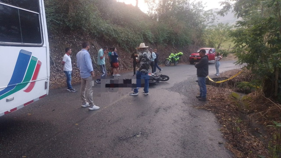 Sitio del accidente de tránsito en la vía entre La Felisa y La Merced. Sitio del accidente de tránsito en la vía entre La Felisa y La Merced.