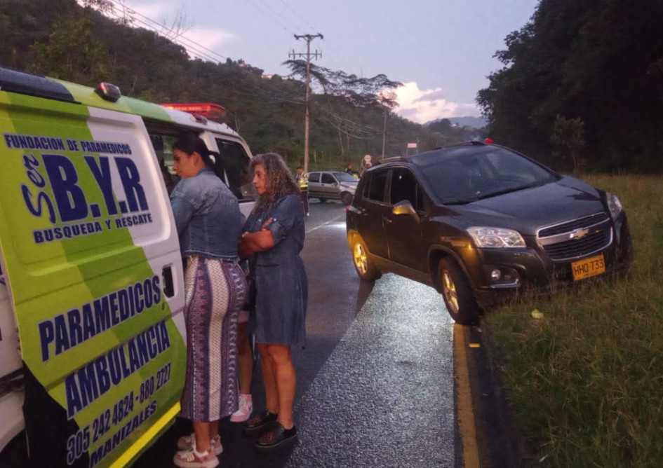Esta camioneta es uno de los dos carros involucrados en el accidente. Esta camioneta es uno de los dos carros involucrados en el accidente.