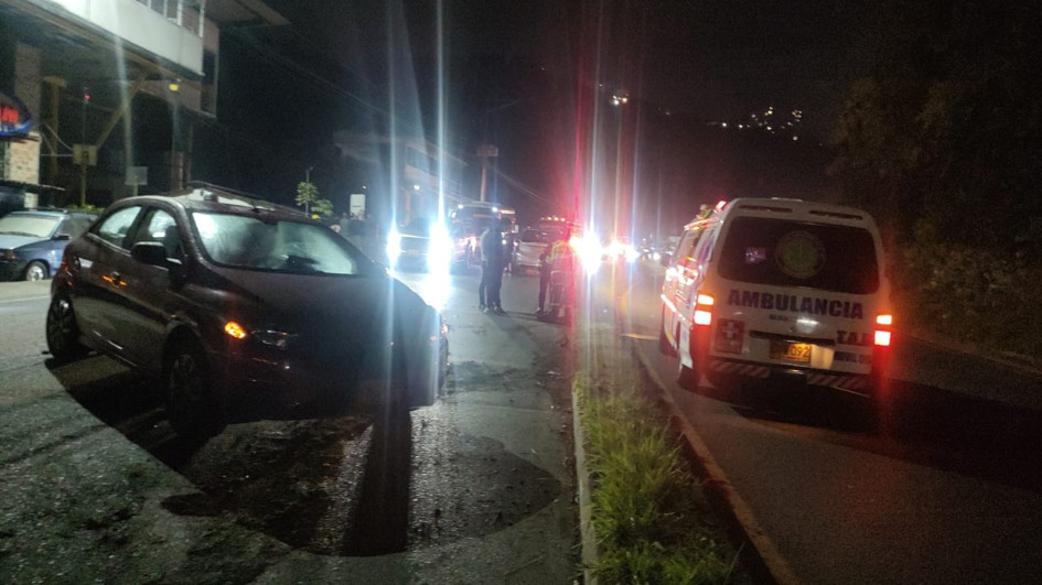 El carro que chocó contra un objeto fijo en la vía Panamericana. El carro que chocó contra un objeto fijo en la vía Panamericana.