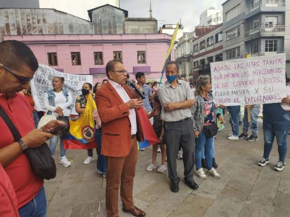 Hernán Patiño, dirigente sindical, dejó Educal luego de 33 años, 6 meses y 13 días. Hernán Patiño, dirigente sindical, dejó Educal luego de 33 años, 6 meses y 13 días.