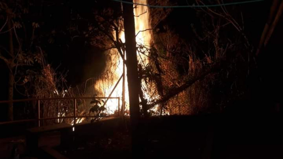 Incendio de capa vegetal anoche en zona minera de Marmato. Incendio de capa vegetal anoche en zona minera de Marmato.