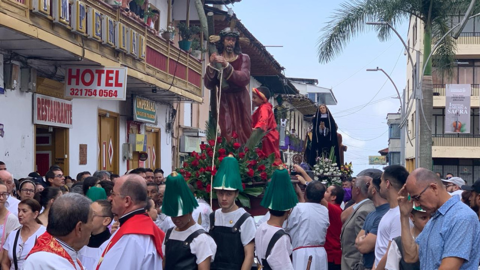 Procesión del Santo Viacrucis en Anserma. Procesión del Santo Viacrucis en Anserma.