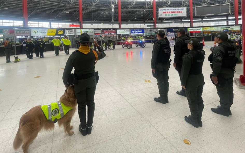La Policía Metropolitana de Manizales presentó en la Terminal de Transportes el plan de seguridad para la Semana Santa en la ciudad. La Policía Metropolitana de Manizales presentó en la Terminal de Transportes el plan de seguridad para la Semana Santa en la ciudad.