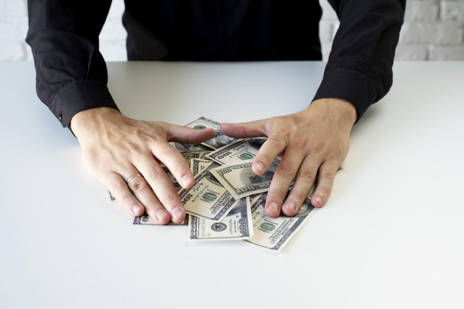 80 millones de euros sería la cantidad de dinero con la que defraudaron al fisco europeo. 80 millones de euros sería la cantidad de dinero con la que defraudaron al fisco europeo.