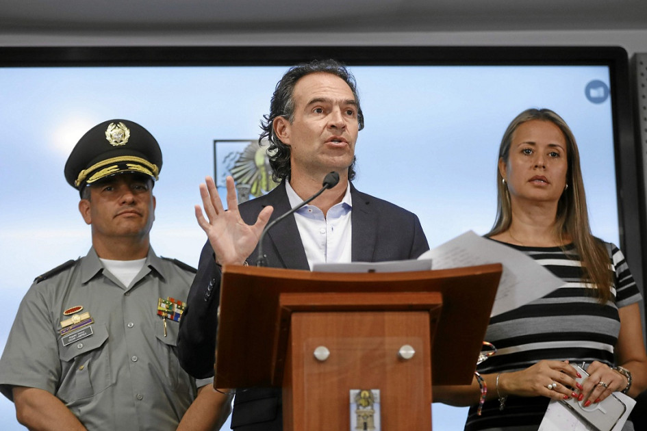 Foto | EFE | LA PATRIA "A partir de hoy y por un término de seis meses se suspende temporalmente la demanda o solicitud de servicios sexuales y actividades afines en el espacio público del área identificada en el decreto", declaró ayer Federico Gutiérrez en conferencia de prensa. Foto | EFE | LA PATRIA "A partir de hoy y por un término de seis meses se suspende temporalmente la demanda o solicitud de servicios sexuales y actividades afines en el espacio público del área identificada en el decreto", declaró ayer Federico Gutiérrez en conferencia de prensa.
