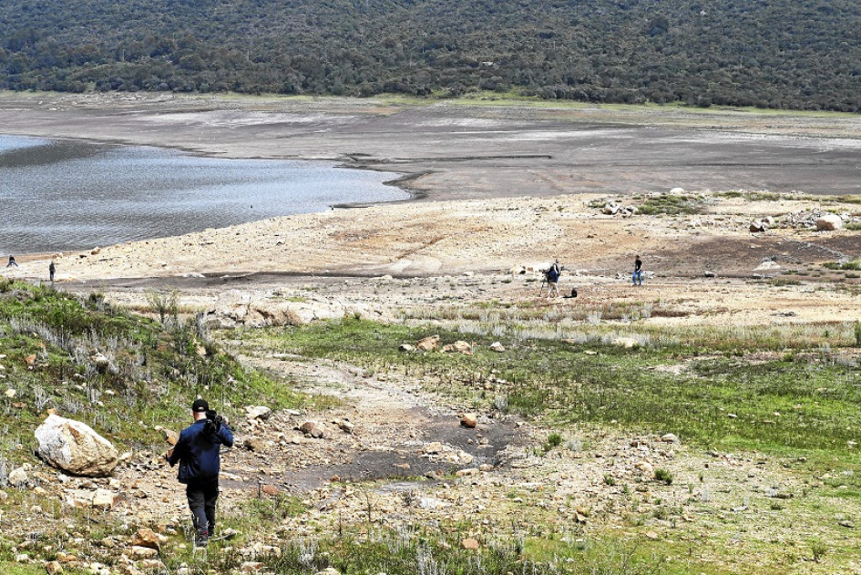 Debido a la escasez de lluvias, agravada por el fenómeno de El Niño, los embalses del sistema Chingaza, principal proveedor de agua de Bogotá, están en niveles críticos. Debido a la escasez de lluvias, agravada por el fenómeno de El Niño, los embalses del sistema Chingaza, principal proveedor de agua de Bogotá, están en niveles críticos.