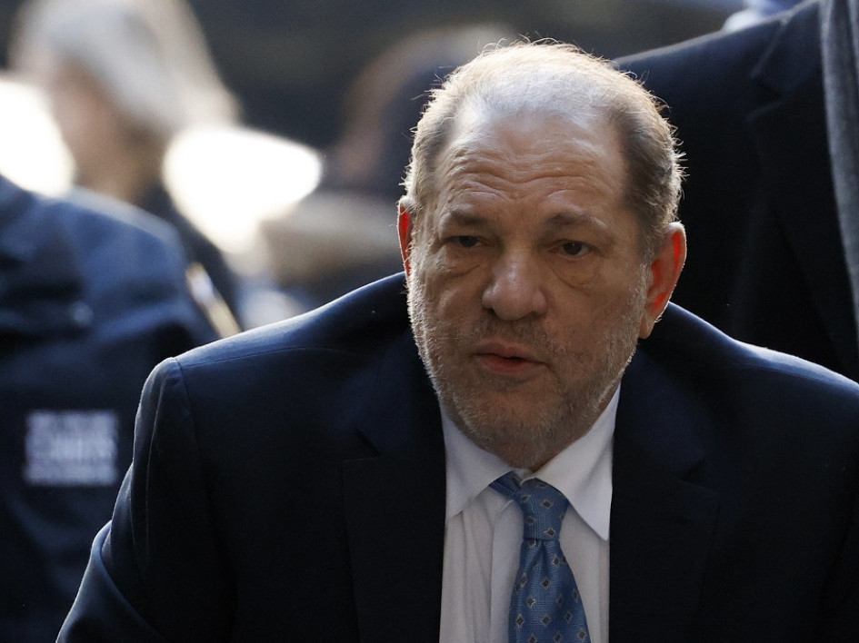 El juicio de Weinstein abrió la espita a un movimiento estadounidense, luego mundial, bautizado como #MeToo, y que consistió en testimonios públicos de mujeres que aseguraban haber sido víctimas de abusos sexuales en entornos de trabajo. El juicio de Weinstein abrió la espita a un movimiento estadounidense, luego mundial, bautizado como #MeToo, y que consistió en testimonios públicos de mujeres que aseguraban haber sido víctimas de abusos sexuales en entornos de trabajo.