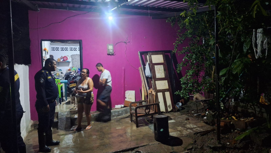 Viviendas y calles quedaron inundadas tras el fuerte aguacero registrado en La Dorada pasada la medianoche de este viernes. Viviendas y calles quedaron inundadas tras el fuerte aguacero registrado en La Dorada pasada la medianoche de este viernes.