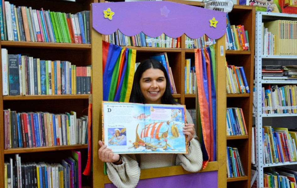 Bibliotecaria El martes se celebra el Día del Bibliotecario al igual que el Día del Idioma.