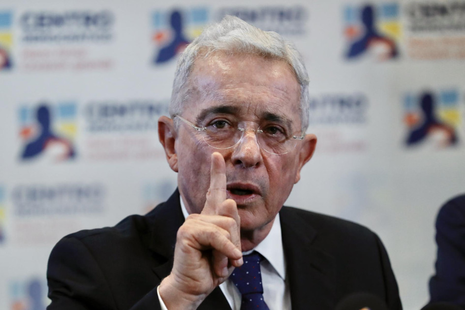 Álvaro Uribe Vélez. Álvaro Uribe Vélez.