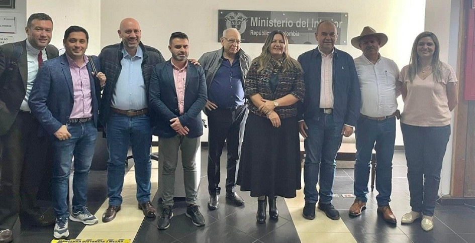 Alcaldes gestionando en Bogotá Foto|Cortesía|LA PATRIA Alcaldes gestionando en Bogotá Foto|Cortesía|LA PATRIA