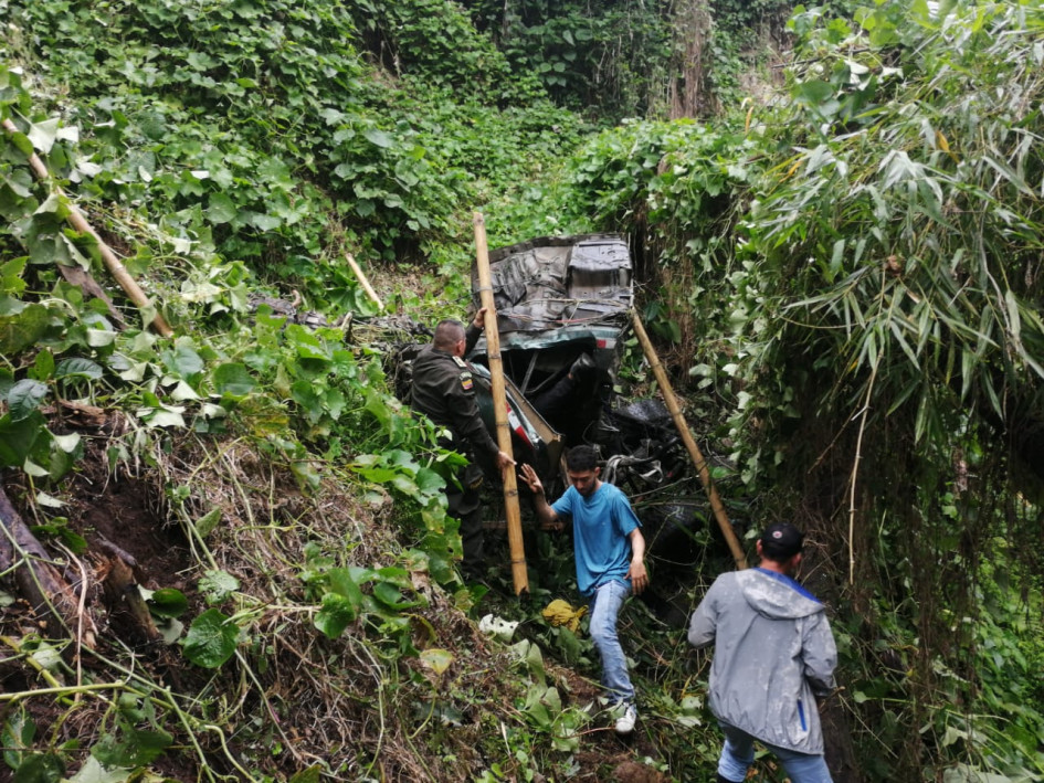 El accidente ocurrió en la tarde de este martes entre las veredas La Cabaña y Quiebra de Vélez. Fue atendido por los organismos de socorro de Manizales. El accidente ocurrió en la tarde de este martes entre las veredas La Cabaña y Quiebra de Vélez. Fue atendido por los organismos de socorro de Manizales.