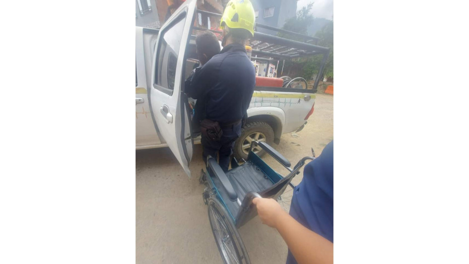 El Cuerpo de Bomberos Voluntarios de Marmato trasladó al minero afectado en su vehículo contra incendios. El Cuerpo de Bomberos Voluntarios de Marmato trasladó al minero afectado en su vehículo contra incendios.