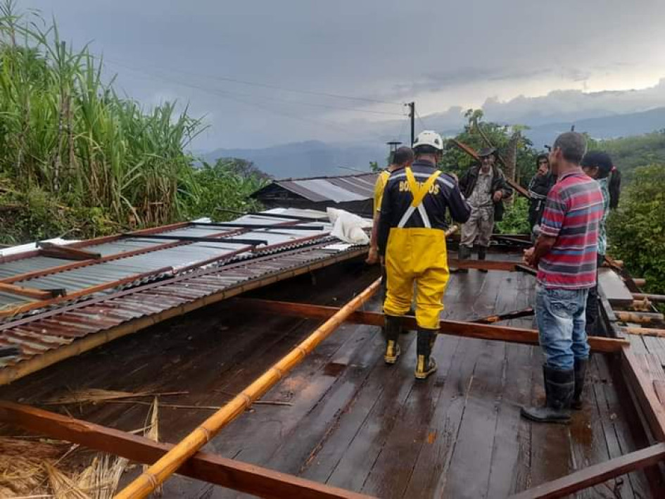Los bomberos de San José, municipio del bajo occidente de Caldas, atendieron emergencias en las veredas Altomira y Morro Azul por destechamientos de viviendas. Los bomberos de San José, municipio del bajo occidente de Caldas, atendieron emergencias en las veredas Altomira y Morro Azul por destechamientos de viviendas.