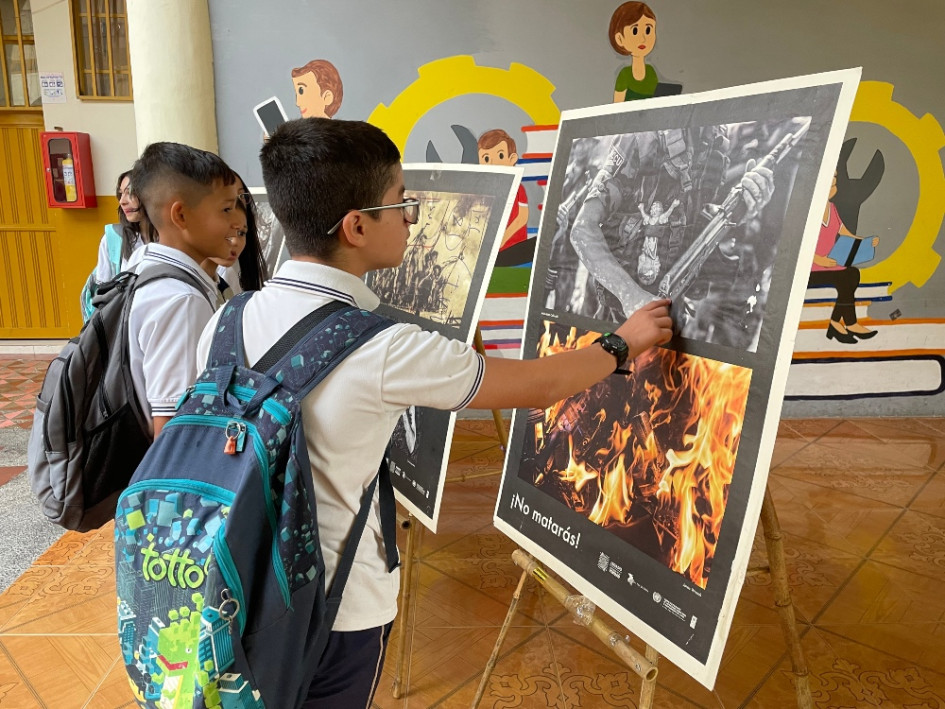 En la Escuela Normal Superior de Aranzazu se exhibieron imágenes que recuerdan el conflicto armado. En la Escuela Normal Superior de Aranzazu se exhibieron imágenes que recuerdan el conflicto armado.