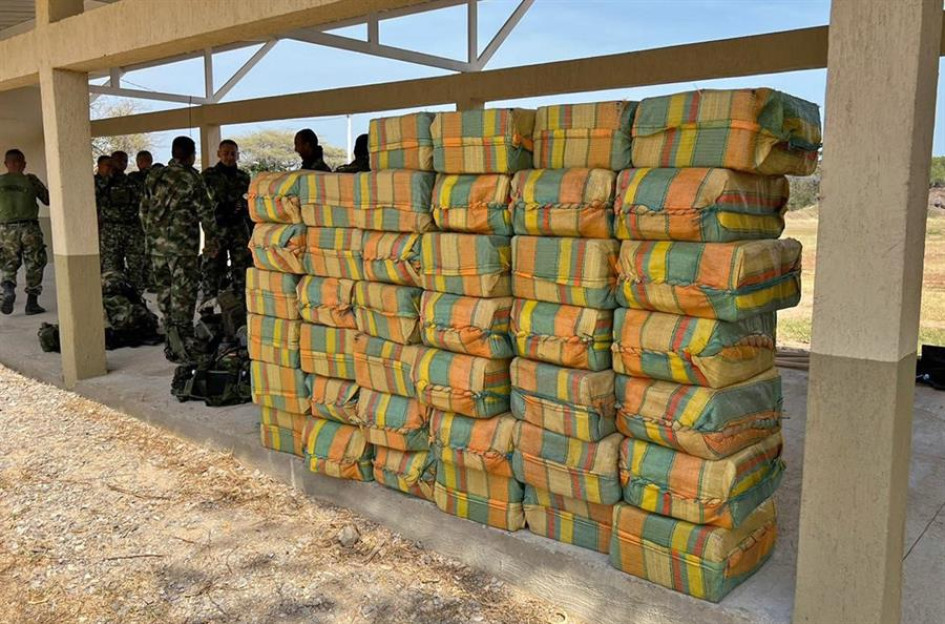 Fotografía cedida por la Policía de Colombia que muestra paquetes de un cargamento de 1.146 kilos de cocaína incautada en Uribia, en La Guajira Fotografía cedida por la Policía de Colombia que muestra paquetes de un cargamento de 1.146 kilos de cocaína incautada en Uribia, en La Guajira