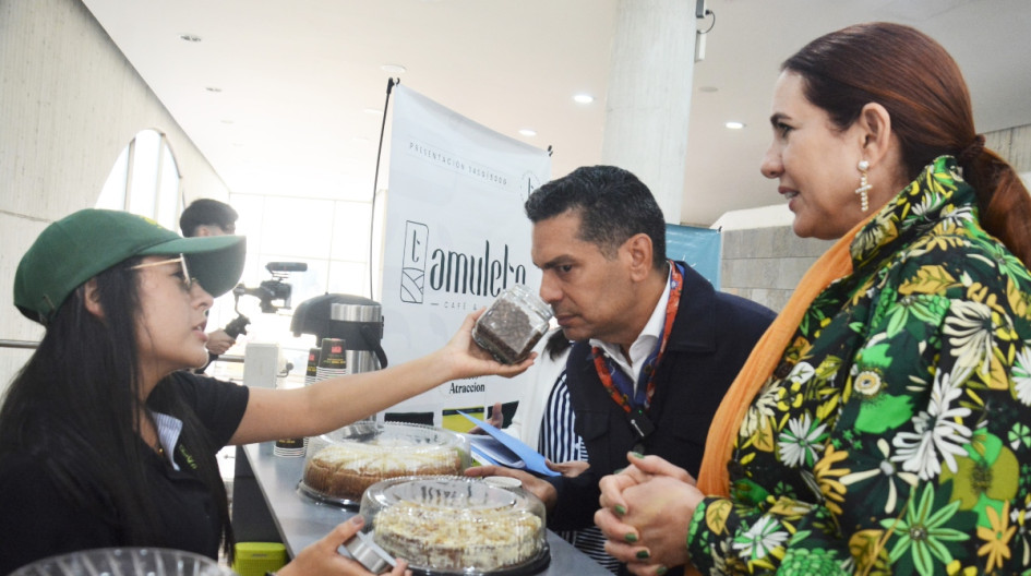 Ismael Cala, reconocido presentador de televisión internacional, lidera la Fundación El Vuelo de la Cometa, que trabaja la inteligencia emocional con estudiantes de Caldas. Ayer probó café de la región, antes de la rueda de prensa en Manizales. Ismael Cala, reconocido presentador de televisión internacional, lidera la Fundación El Vuelo de la Cometa, que trabaja la inteligencia emocional con estudiantes de Caldas. Ayer probó café de la región, antes de la rueda de prensa en Manizales.