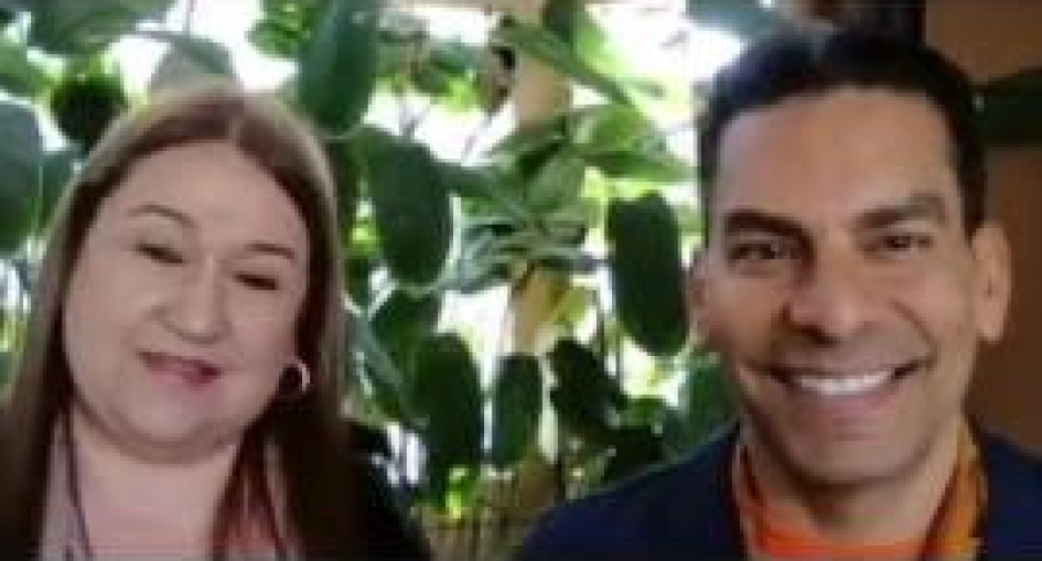 Ismael Cala, creador del proyecto El Vuelo de la cometa y Marleny Urrego, directora de la Fundación Momentia. Ismael Cala, creador del proyecto El Vuelo de la cometa y Marleny Urrego, directora de la Fundación Momentia.