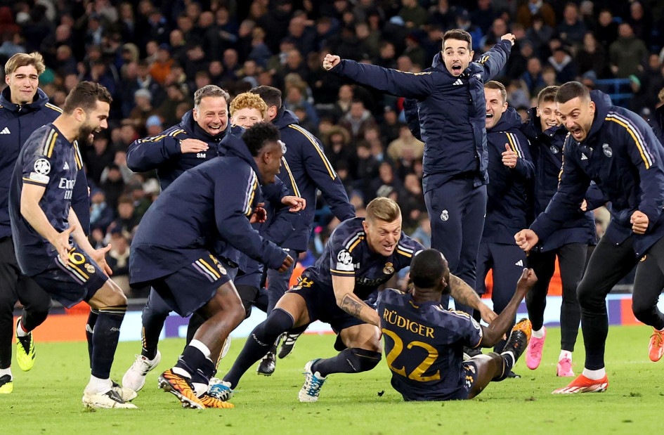 Antonio Ruediger del Real Madrid es celebrado por sus compañeros después de anotar el penalti ganador en la tanda de desempate durante los cuartos de final de la Liga de Campeones de la UEFA, partido de vuelta entre Manchester City y Real Madrid en Manchester, Gran Bretaña. Antonio Ruediger del Real Madrid es celebrado por sus compañeros después de anotar el penalti ganador en la tanda de desempate durante los cuartos de final de la Liga de Campeones de la UEFA, partido de vuelta entre Manchester City y Real Madrid en Manchester, Gran Bretaña.