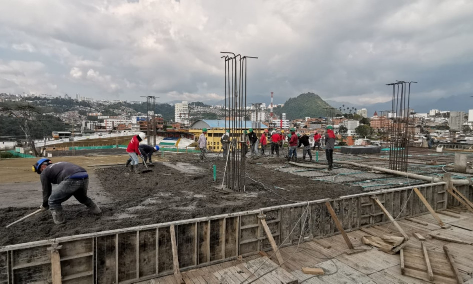 La esperanza de estrenar colegio nuevo revive para cerca de 3 mil estudiantes de las normales Sagrado Corazón, de Riosucio, y San José, de Pácora, además del Gerardo Arias, de Villamaría (foto). En los tres planteles avanzan las obras, reactivadas luego de incumplimientos y cambio de contratistas. La esperanza de estrenar colegio nuevo revive para cerca de 3 mil estudiantes de las normales Sagrado Corazón, de Riosucio, y San José, de Pácora, además del Gerardo Arias, de Villamaría (foto). En los tres planteles avanzan las obras, reactivadas luego de incumplimientos y cambio de contratistas.