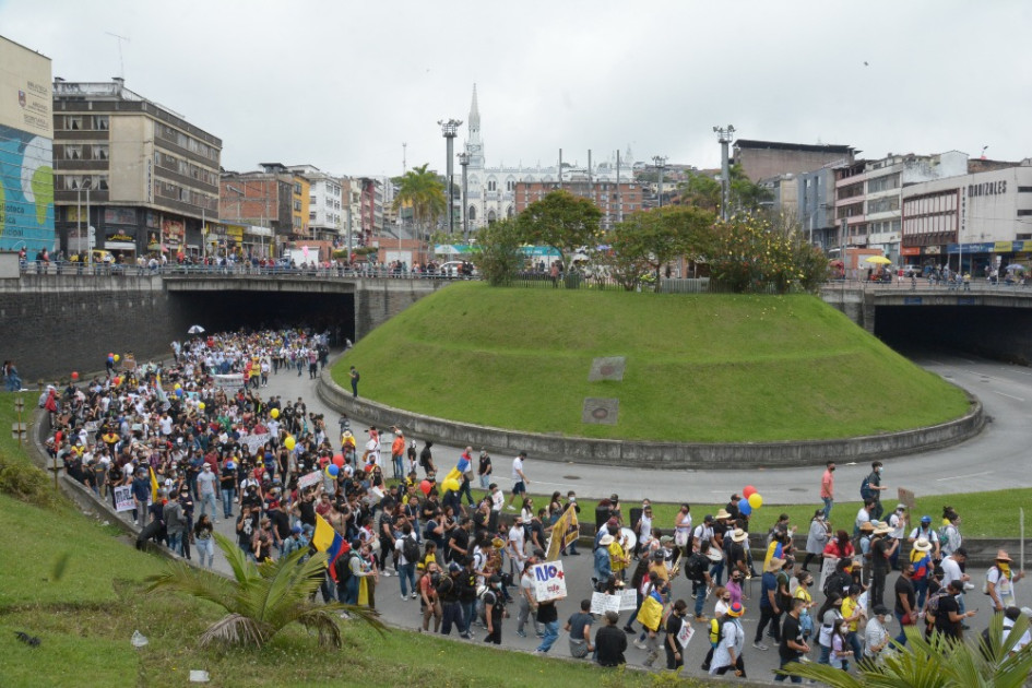 En la foto, las marchas del estallido social del 2021, que se inició en abril y será conmemorado en las movilizaciones sindicales del 1 de mayo. En la foto, las marchas del estallido social del 2021, que se inició en abril y será conmemorado en las movilizaciones sindicales del 1 de mayo.