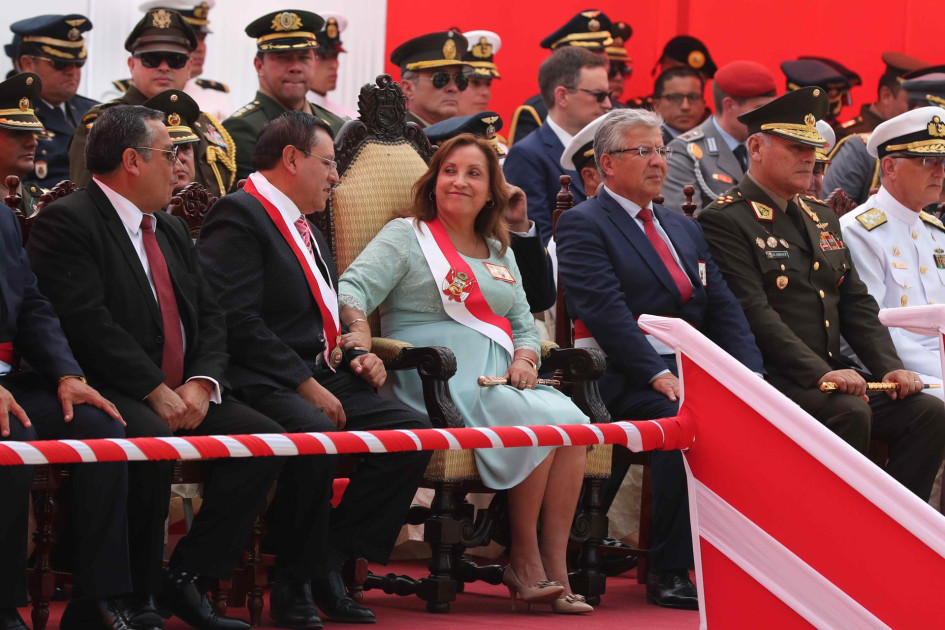 La presidenta del Perú Dina Boluarte (c), asistió el pasado lunes a la ceremonia del 27 aniversario del operativo de rescate Chavín de Huántar, en Lima (Perú). La presidenta del Perú Dina Boluarte (c), asistió el pasado lunes a la ceremonia del 27 aniversario del operativo de rescate Chavín de Huántar, en Lima (Perú).